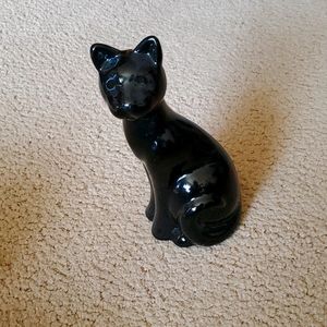 Black ceramic cat